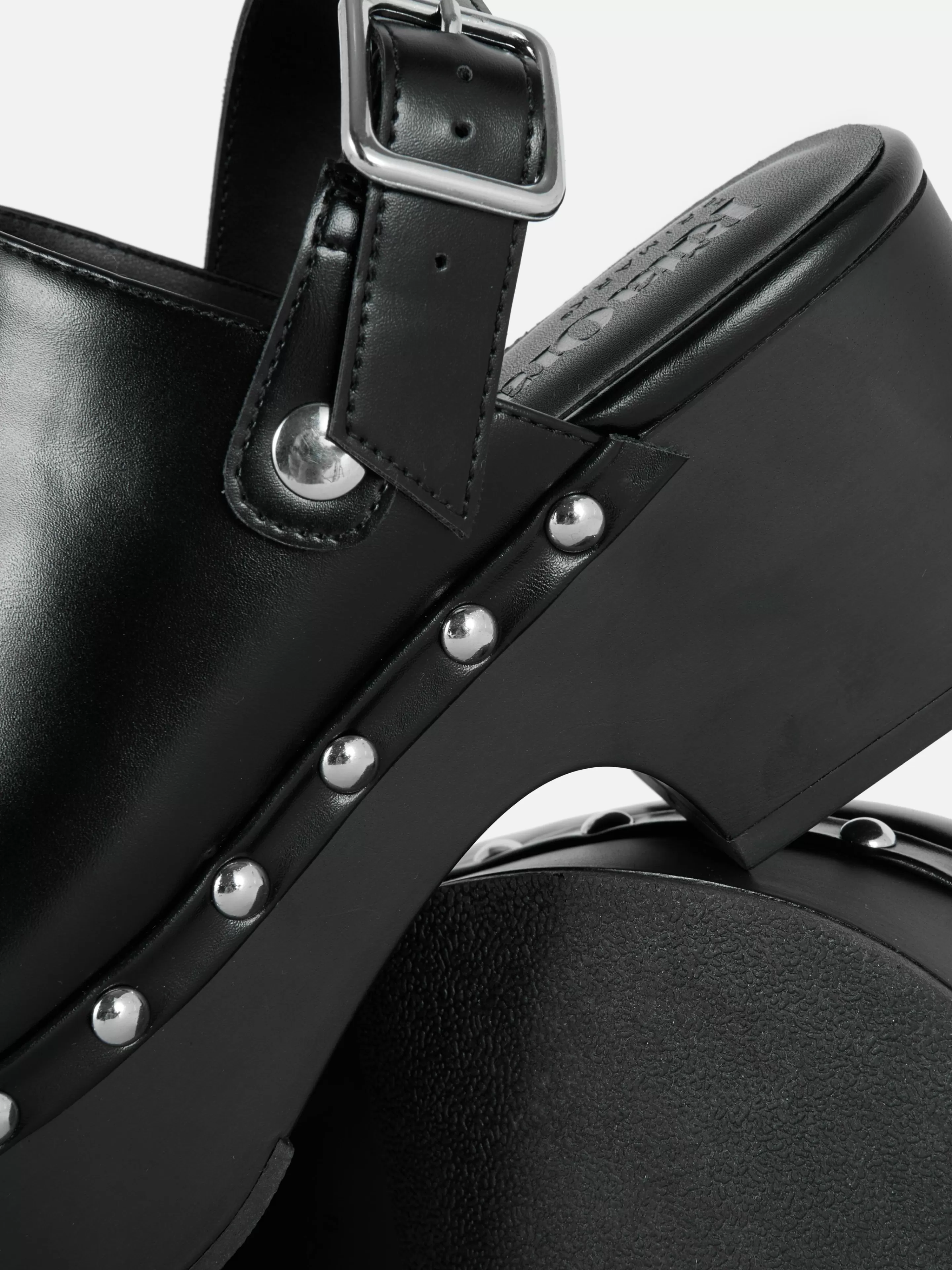 zuecos_gruesos_de_tacn_con_tachuelas_de_rita_ora_5.webp Mujer Primark Tacones | Zuecos Gruesos De Tacón Con Tachuelas De Rita Ora